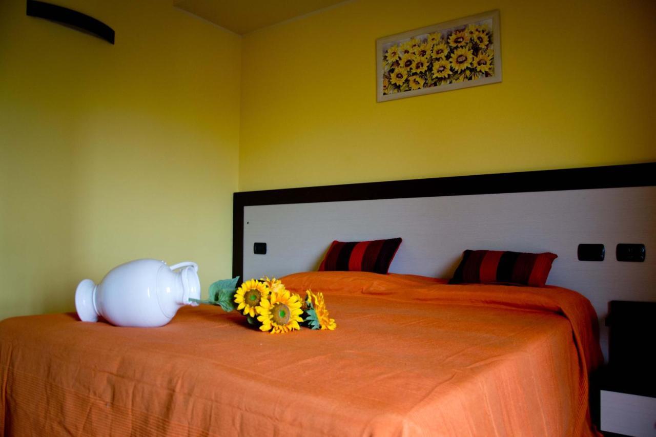 Agriturismo Monbertola Govone Kültér fotó